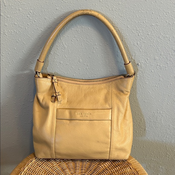kate spade Handbags - Kate Spade Beige Leather Shoulder Bag‎